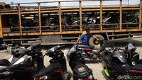 Sepeda motor ini akan diberangkatkan serentak pada malam nanti.