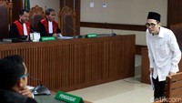 Mantan Kepala Kantor Kemenag Gresik, Muhammad Muafaq Wirahadi  menjalani sidang perdana dengan agenda pembacaan dakwaan di Pengadilan Tipikor, Jakarta, Rabu (29/5/2019).