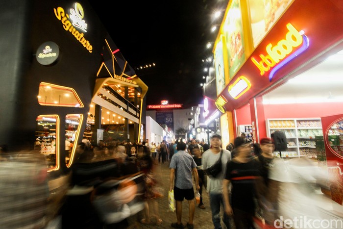 Jakarta Fair Kemayoran 2019 resmi dibuka oleh Gubernur DKI Jakarta Anies Baswedan dan Menko Perekonomian Darmin Nasution. Ajang tahunan ini digelar dari 22 Mei-30 Juni.