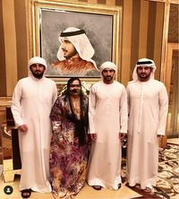 Pangeran Dubai Menikah, Undangannya Panci Emas Isi Kue Lezat 