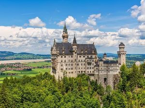 Megahnya Arsitektur Kastil Sleeping Beauty yang Resmi Masuk Situs UNESCO