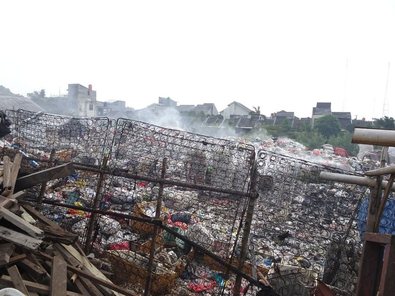 Ganggu Kesehatan Warga, Pembuangan Sampah Ilegal di Ciledug Disegel Ganggu Kesehatan Warga, Pembuangan Sampah Ilegal di Ciledug Disegel