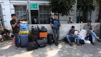 Terminal Rawamangun sendiri merupakan salah satu terminal bantuan yang dipersiapkan untuk mengantisipasi penumpukkan pemudik jelang puncak arus mudik lebaran 2019 mendatang.