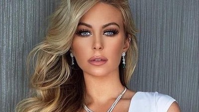 Foto: Cantiknya Model Bermata Biru yang Punya Perut Six Pack Tanpa Diet