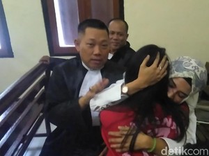 Tangis Bahagia Muncikari Vanessa Angel Meski Divonis 5 Bulan Penjara