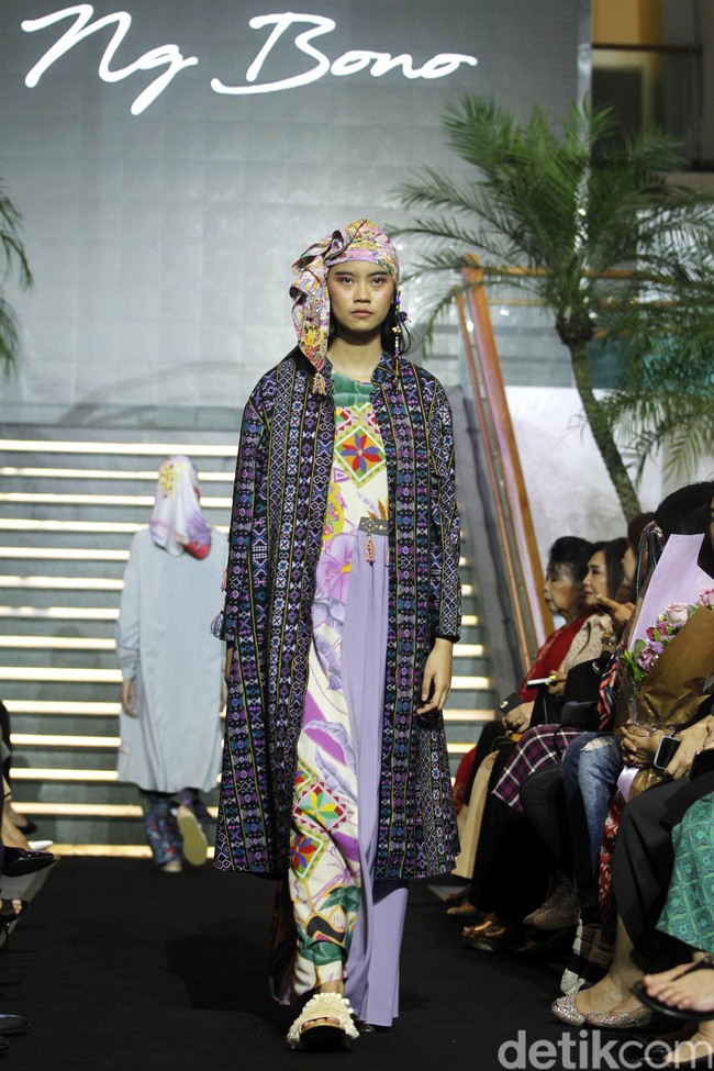 Mel Ahyar merilis koleksi busana Lebaran 2019 dari Happa yang terinspirasi dari kain tradisional suku di Filipina dalam acara Ramadhan In Style 2019, Plaza Indonesia, Jakarta, Rabu [28/05/2019]. Foto: Mohammad Abduh/Wolipop