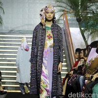 Mel Ahyar merilis koleksi busana Lebaran 2019 dari Happa yang terinspirasi dari kain tradisional suku di Filipina dalam acara Ramadhan In Style 2019, Plaza Indonesia, Jakarta, Rabu [28/05/2019]. Foto: Mohammad Abduh/Wolipop