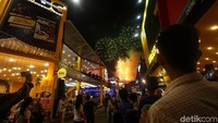 Kembang api turut memeriahkan pembukaan Jakarta Fair Kemayoran.