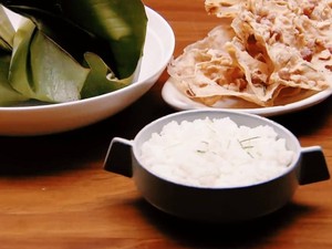 Bikin Rempeyek Kacang, Wanita Indonesia Ini Dapat Pujian Chef Dunia