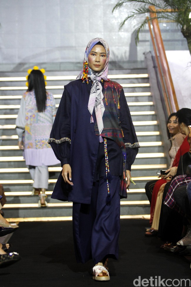 Mel Ahyar merilis koleksi busana Lebaran 2019 dari Happa yang terinspirasi dari kain tradisional suku di Filipina dalam acara Ramadhan In Style 2019, Plaza Indonesia, Jakarta, Rabu [28/05/2019]. Foto: Mohammad Abduh/Wolipop