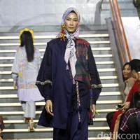Mel Ahyar merilis koleksi busana Lebaran 2019 dari Happa yang terinspirasi dari kain tradisional suku di Filipina dalam acara Ramadhan In Style 2019, Plaza Indonesia, Jakarta, Rabu [28/05/2019]. Foto: Mohammad Abduh/Wolipop