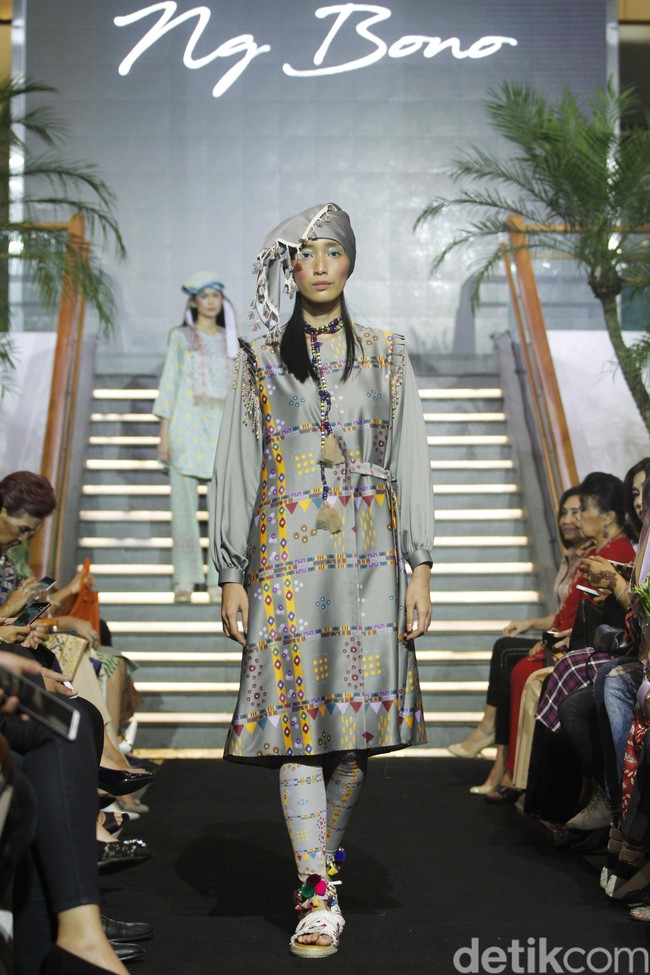 Mel Ahyar merilis koleksi busana Lebaran 2019 dari Happa yang terinspirasi dari kain tradisional suku di Filipina dalam acara Ramadhan In Style 2019, Plaza Indonesia, Jakarta, Rabu [28/05/2019]. Foto: Mohammad Abduh/Wolipop