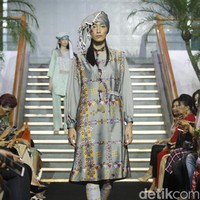 Mel Ahyar merilis koleksi busana Lebaran 2019 dari Happa yang terinspirasi dari kain tradisional suku di Filipina dalam acara Ramadhan In Style 2019, Plaza Indonesia, Jakarta, Rabu [28/05/2019]. Foto: Mohammad Abduh/Wolipop