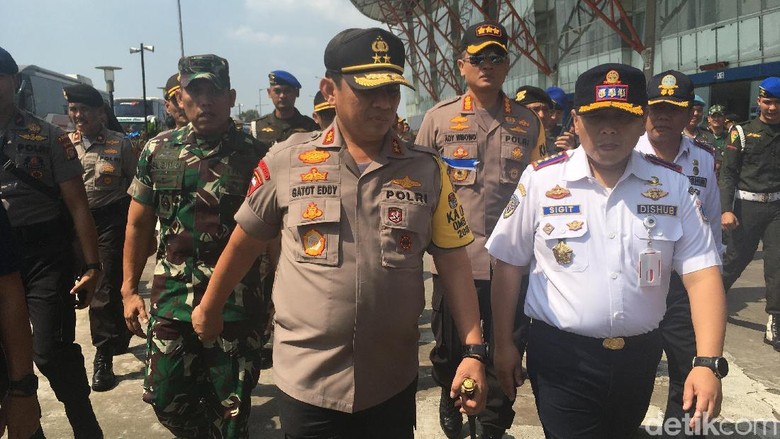 Kapolda Pantau Ramp Check di Terminal Pulo Gebang Kapolda Pantau Ramp Check di Terminal Pulo Gebang