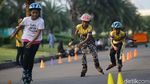 Intip Serunya Ngabuburit Main Sepatu Roda di Monas