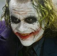 Mendiang aktor Heath Ledger pernah mengatakan kalau dia kesulitan tidur selama syuting film The Dark Knight. Dia juga mengunci diri di sebuah hotel di London agar lebih mendalami karakter villain sosiopath, Joker. Sebelum film nya tayang di bioskop, Heath Ledger meninggal karena keracunan obat. Foto: Istimewa