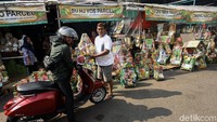 Harganya pun bervariasi mulai dari ratusan hingga jutaan rupiah.