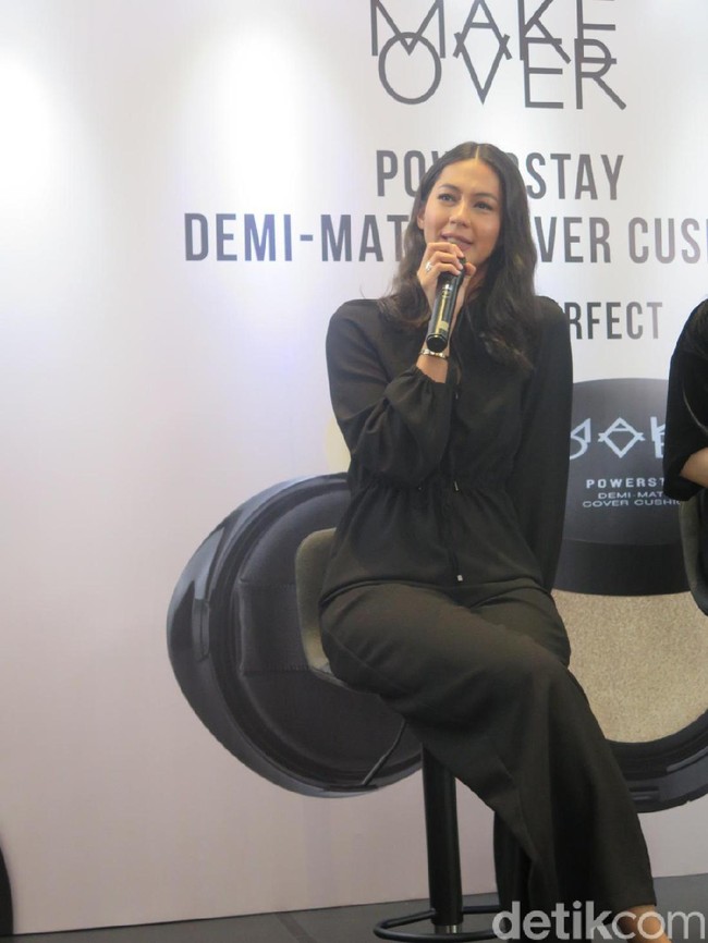 Aku dulu tinggal di Semarang jadi yang paling tinggi, di-bully lah. Masuk modelling dan jadi profesi, dengan tinggi badan ini jadi nggak minder lagi, ungkap wanita 31 tahun itu. Foto: Kiki Oktaviani/Wolipop