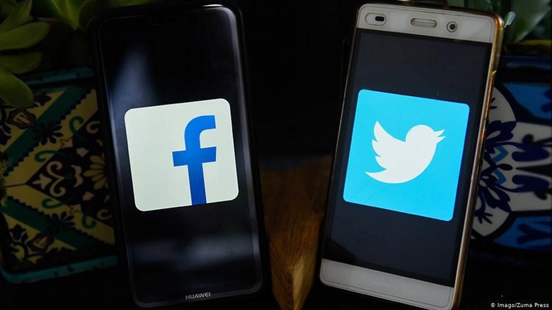 Facebook dan Twitter Hapus Ribuan Akun Palsu Pro Iran dan Anti-Trump Facebook dan Twitter Hapus Ribuan Akun Palsu Pro Iran dan Anti-Trump