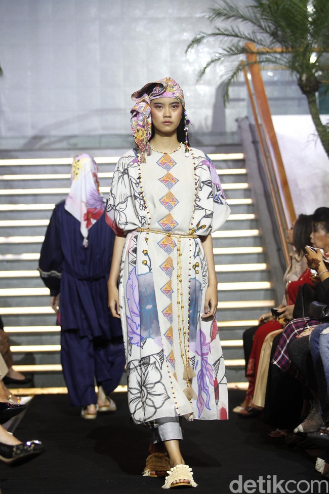 Mel Ahyar merilis koleksi busana Lebaran 2019 dari Happa yang terinspirasi dari kain tradisional suku di Filipina dalam acara Ramadhan In Style 2019, Plaza Indonesia, Jakarta, Rabu [28/05/2019]. Foto: Mohammad Abduh/Wolipop