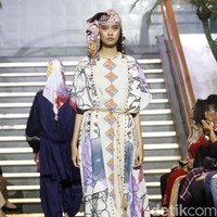 Mel Ahyar merilis koleksi busana Lebaran 2019 dari Happa yang terinspirasi dari kain tradisional suku di Filipina dalam acara Ramadhan In Style 2019, Plaza Indonesia, Jakarta, Rabu [28/05/2019]. Foto: Mohammad Abduh/Wolipop