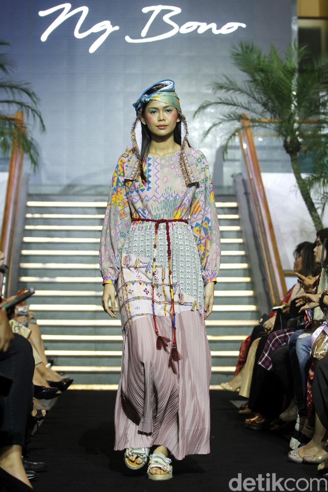 Mel Ahyar merilis koleksi busana Lebaran 2019 dari Happa yang terinspirasi dari kain tradisional suku di Filipina dalam acara Ramadhan In Style 2019, Plaza Indonesia, Jakarta, Rabu [28/05/2019]. Foto: Mohammad Abduh/Wolipop