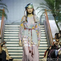 Mel Ahyar merilis koleksi busana Lebaran 2019 dari Happa yang terinspirasi dari kain tradisional suku di Filipina dalam acara Ramadhan In Style 2019, Plaza Indonesia, Jakarta, Rabu [28/05/2019]. Foto: Mohammad Abduh/Wolipop