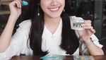Cantiknya Annissa Soebandono Saat Ngopi dan Makan Enak