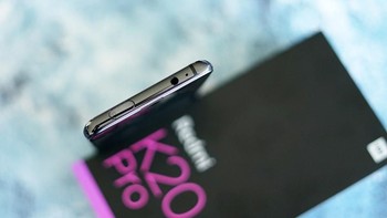 Bagian atas terdapat jack audio 3,5 mm. Foto: Sina Mobile
