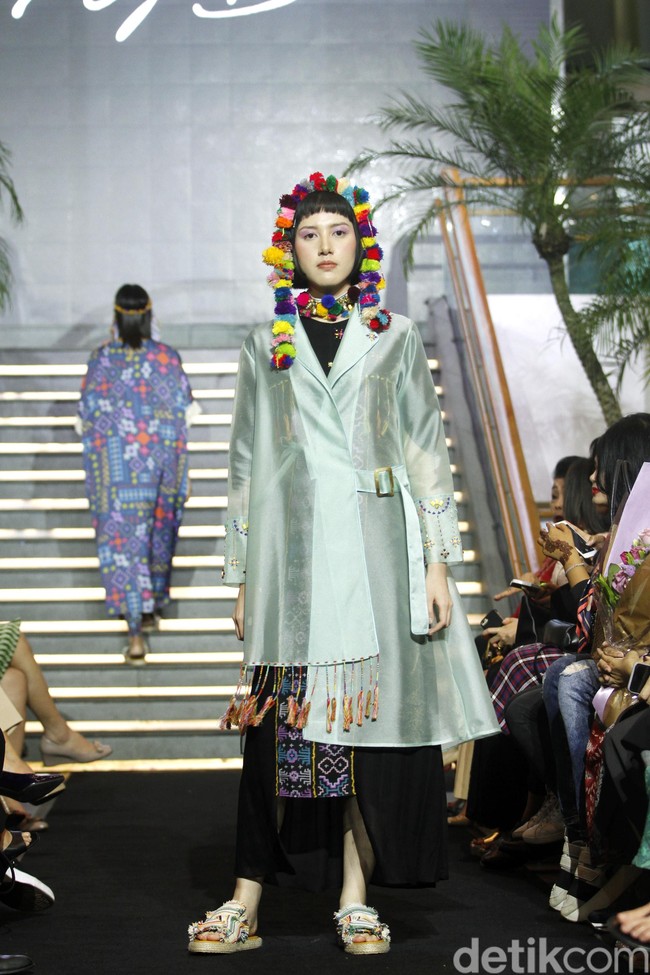 Mel Ahyar merilis koleksi busana Lebaran 2019 dari Happa yang terinspirasi dari kain tradisional suku di Filipina dalam acara Ramadhan In Style 2019, Plaza Indonesia, Jakarta, Rabu [28/05/2019]. Foto: Mohammad Abduh/Wolipop