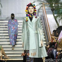 Mel Ahyar merilis koleksi busana Lebaran 2019 dari Happa yang terinspirasi dari kain tradisional suku di Filipina dalam acara Ramadhan In Style 2019, Plaza Indonesia, Jakarta, Rabu [28/05/2019]. Foto: Mohammad Abduh/Wolipop