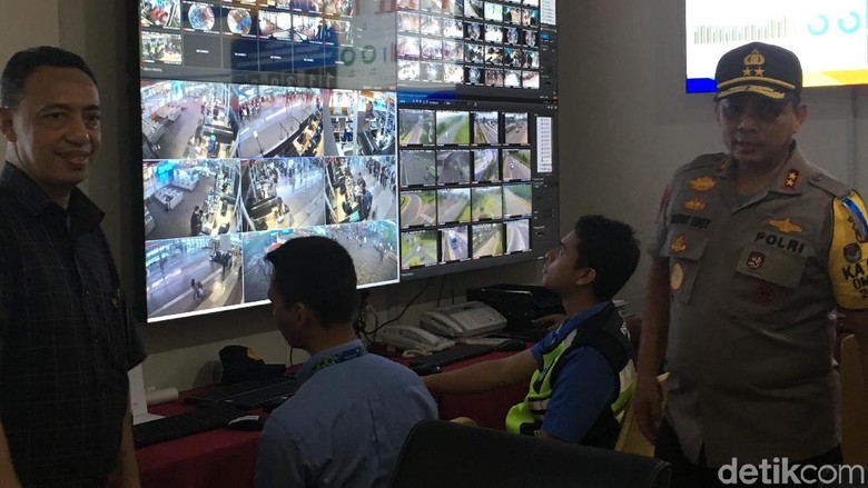 Pantau Pengamanan Mudik di Bandara Soetta, Kapolda Cek Kesiapan CCTV Pantau Pengamanan Mudik di Bandara Soetta, Kapolda Cek Kesiapan CCTV