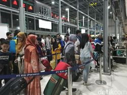 H-7 Lebaran, Stasiun Senen Dibanjiri Pemudik