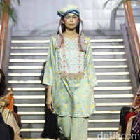 Mel Ahyar merilis koleksi busana Lebaran 2019 dari Happa yang terinspirasi dari kain tradisional suku di Filipina dalam acara Ramadhan In Style 2019, Plaza Indonesia, Jakarta, Rabu [28/05/2019]. Foto: Mohammad Abduh/Wolipop