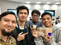 Rizal dan teman-temannya di Apple Developer Academy.