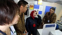 Melengkapi perjalanan mudik, BCA menyediakan kartu Flazz sebagai alat pembayaran tol yang saat ini dapat diisi ulang maksimal Rp 2 juta.