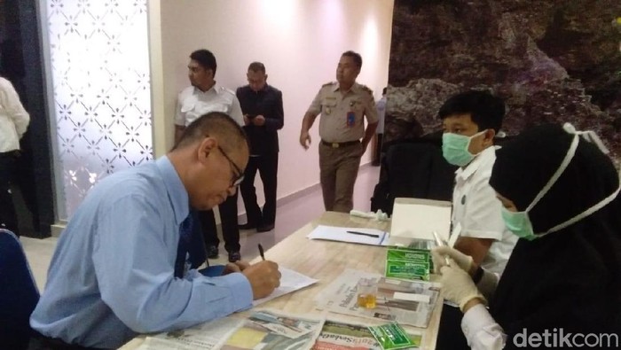 Jelang Musim Mudik, Pilot-Kru Pesawat di Kendari Jalani Tes Urine