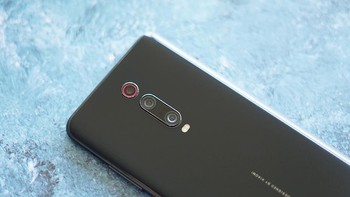 Sementara kamera belakangnya ada tiga, masing-masing berukuran 48 MP, 13 MP dan 8 MP. Foto: Sina Mobile