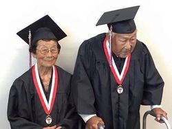 Potret Haru Bukti Pendidikan Tidak Pandang Usia