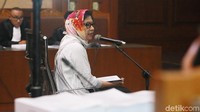 Karen dituntut 15 tahun penjara dan denda Rp 1 miliar subsider 6 bulan kurungan. Karen diyakini jaksa bersalah melakukan korupsi dalam investasi blok Basker Manta Gummy (BMG).