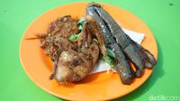 Dua Saudara: Puas Berbuka dengan Pecel Ayam dan Begor di Kampung Ambon