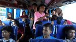 Jelang Lebaran, Pemudik Ramaikan Terminal Rawamangun