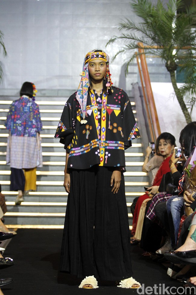 Mel Ahyar merilis koleksi busana Lebaran 2019 dari Happa yang terinspirasi dari kain tradisional suku di Filipina dalam acara Ramadhan In Style 2019, Plaza Indonesia, Jakarta, Rabu [28/05/2019]. Foto: Mohammad Abduh/Wolipop