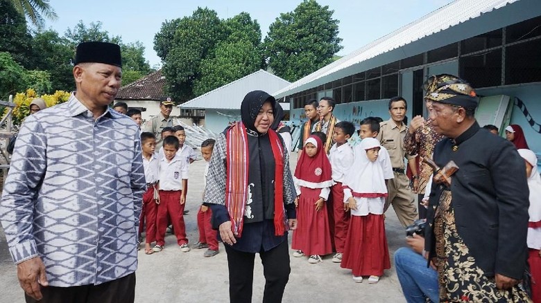 Wali Kota Risma Resmikan dan Serahkan Gedung SD Tahan Gempa di Lombok Wali Kota Risma Resmikan dan Serahkan Gedung SD Tahan Gempa di Lombok