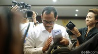 Dalam kasus ini, Haris dan Kepala Kantor Kemenag Gresik Muafaq ditetapkan sebagai tersangka karena diduga memberi suap Rp 300 juta kepada Rommy.