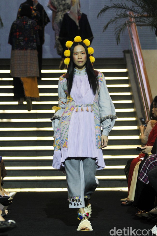 Mel Ahyar merilis koleksi busana Lebaran 2019 dari Happa yang terinspirasi dari kain tradisional suku di Filipina dalam acara Ramadhan In Style 2019, Plaza Indonesia, Jakarta, Rabu [28/05/2019]. Foto: Mohammad Abduh/Wolipop