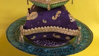 Wah cake 3 dimensi ini super keren, bentuknya karpet terbang dengan lampu ajaib di atasnya. Melihat cake ini sayang untuk dimakan ya. Foto: instagram