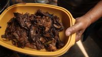 'Pagpag' Makanan Sisa dari Tempat Sampah Jadi Hidangan Favorit di Filipina