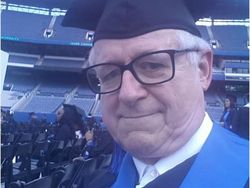 Potret Haru Bukti Pendidikan Tidak Pandang Usia