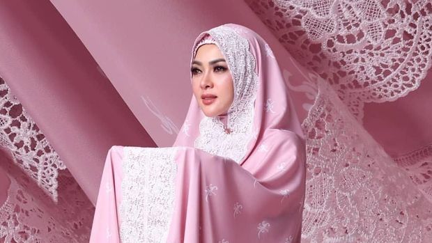 Hobi Travelling, Ini Dia Kerajaan Bisnis Sumber Duit Syahrini